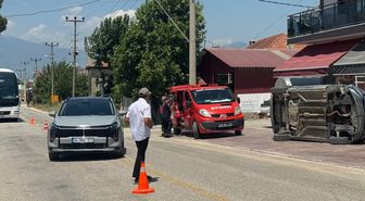 Seydikemer'de İki Otomobil Çarpıştı, Kaza Kamerada