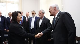 Müsavat Dervişoğlu, Gümülcine’de Batı Trakya Türklerinin temsilcileriyle görüştü