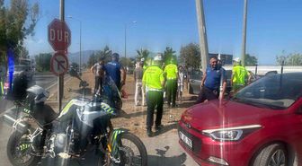 Aydın'da Otomobil Aydınlatma Direğine Çarptı: 2 Yaralı
