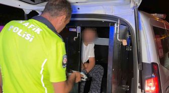 Polisin ehliyet ve kimlik istediği sürücü, '150 TL param var' dedi