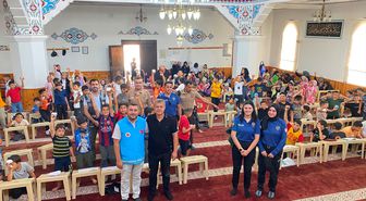 Polisten 515 Kuran kursu öğrencisine dondurma ikramı