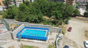 Torul'da portatif yüzme havuzu ile çocuklara ücretsiz eğitim