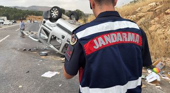 Adıyaman'da otomobil ile hafif ticari araç çarpıştı, 5 kişi yaralandı