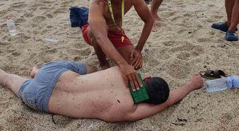 Alanya’da boğulma tehlikesi geçiren tatilciyi cankurtaran kurtardı