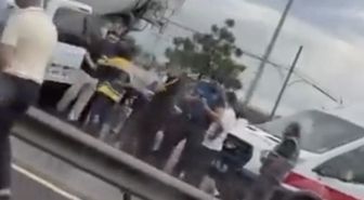 Arnavutköy'de beton mikseri hafif ticari araca çarptı: 2 yaralı