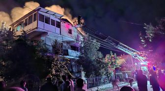 Banaz'da evin çatısında çıkan yangın söndürüldü