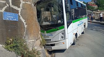 Bitlis'te kale duvarına çarpan otobüsteki 5 kişi yaralandı