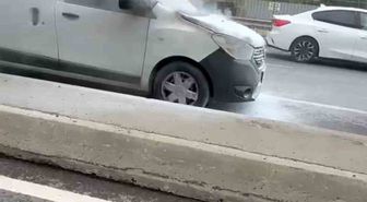 Çekmeköy’de yanan otomobil vatandaşların müdahalesiyle söndürüldü