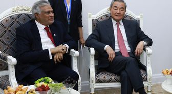 Çin Dışişleri Bakanı, Pakistan Başbakan Yardımcısı ve Dışişleri Bakanı Dar ile görüştü