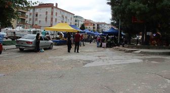 Çorum’da sağanak pazarcılara zor anlar yaşattı