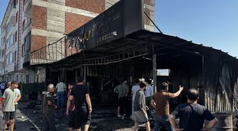 Elazığ'da iş yerinde çıkan yangında 4 kişi dumandan etkilendi