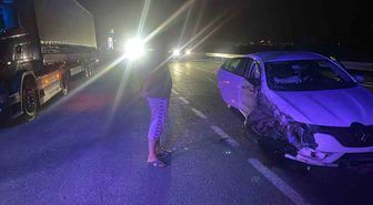 Erzincan’da tır ile otomobilin çarpıştığı kaza güvenlik kamerasına yansıdı