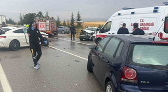 Eskişehir’de yağmur sonrası 3 aracın karıştığı trafik kazası, 2’si ağır 6 yaralı
