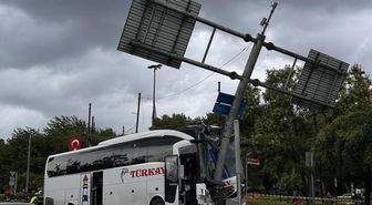 İstanbul'da yolcu otobüsü otomobile çarptı! 2'si ağır 30 yaralı