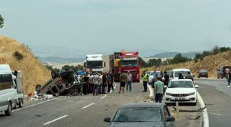 Hafif ticari araç karşı şeride geçti: 4 yaralı