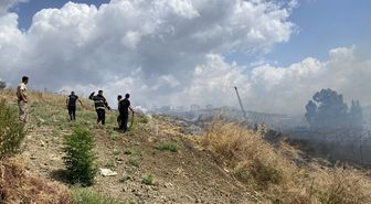 Hatay'da bahçede çıkan yangında otomobil kullanılamaz hale geldi