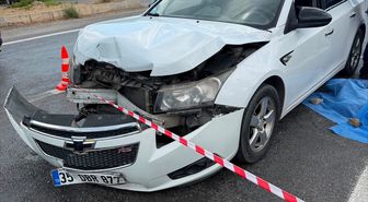 İzmir'de iki otomobilin çarpıştığı kazada 1 kişi öldü, 5 kişi yaralandı