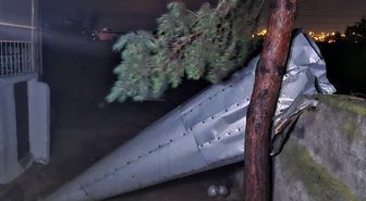 Kırıkkale'de şiddetli fırtına minareleri devirdi, çatı ve araçlarda hasar oluşturdu
