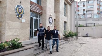 Kuyumcu dükkanında altın kolye hırsızlığı kamerada