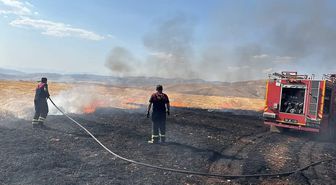 Siirt’te anız yangını itfaiye ve TOMA desteğiyle söndürüldü