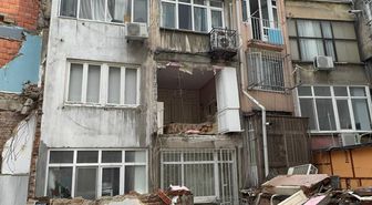 Şişli'de bir dairenin odasının duvarı yıkıldı