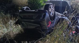 Sivas'ta devrilen otomobildeki 4 kişi yaralandı