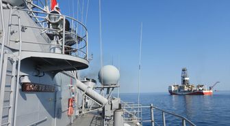 TCG Turgutreis fırkateyni, Yavuz ve Abdülhamid Han sondaj gemilerine refakatini sürdürüyor