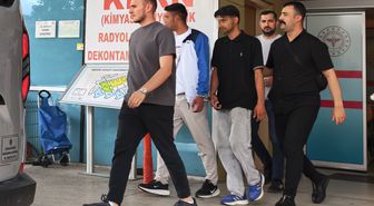 Tekme tokat dövdükleri gencin kolyesini çalıp kaçtılar