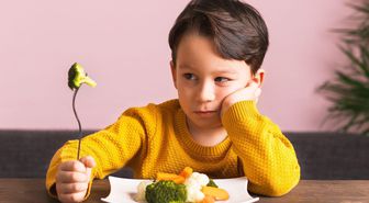 Yemek seçen bir çocuğa yaz tatilinde yemek yedirme ipuçları