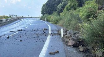 Alaplı-Akçakoca yolunda heyelan ulaşımı aksattı