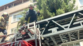 Avcılar'da balkonda mahsur kalan güvercini itfaiye kurtardı