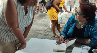 Buket Uzuner, Burhaniye 7. Kitap Fuarı'nda Okurlarıyla Buluştu