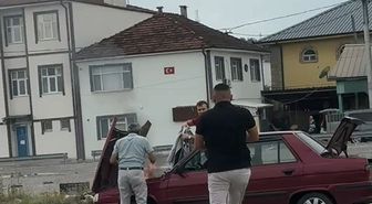 Adapazarı'nda Alev Alan Otomobile Duyarlı Sürücüden Yangın Tüpüyle Müdahale
