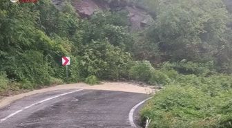 Kastamonu'da heyelanla kapanan yol yeniden açıldı