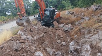 Pamukova'da iş makinesiyle kaçak define kazısı: 5 gözaltı