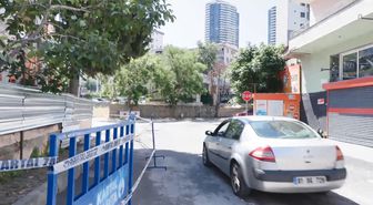 Kartal'da Tahliye Edilen Binada Balkon ve Duvarlar Çöktü: Hurdacılar Demirleri Söktü