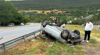 Koyulhisar'da devrilen otomobilin sürücüsü yaralandı