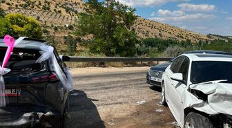 Malatya'da Düğün Konvoyunda Zincirleme Kaza: 4 Yaralı