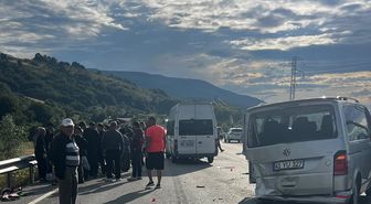 Ladik'te tarım işçisi minibüsü ile panelvan çarpıştı: 5 yaralı