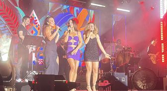 Seda Sayan Manavgat'ta konser verdi