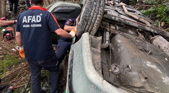 Sivas'ta devrilen otomobildeki 1 çocuk öldü, 4 kişi yaralandı