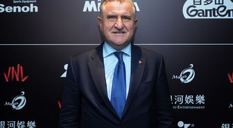 A Milli Kadın Voleybol Takımı'na Bakan Bak'tan tebrik