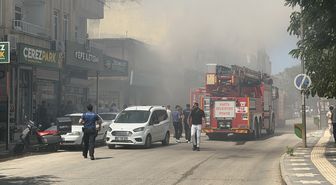Adıyaman'da iş yeri yangını: 2 itfaiyeci dumandan etkilendi, 1 yaralı