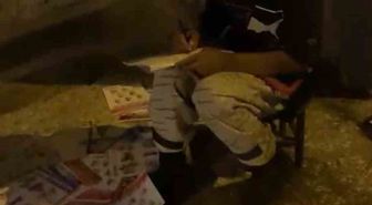Hurda toplayan Ayşe'nin kitap azmi