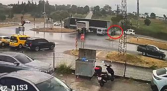 Antalya'da tır çarptı: 3 yaralı