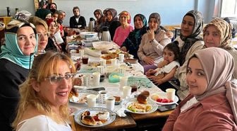 Burhaniye'de 15 Kadın Okuma Yazma Öğrendi: Mutluluk Kahvaltısında Buluştular