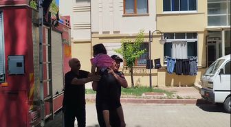 Şarkışla'da Ağaçta Mahsur Kalan Otizmli Çocuk İtfaiye Tarafından Kurtarıldı