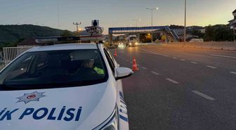 Düzce'de trafik denetimlerinde 165 araç trafikten men edildi