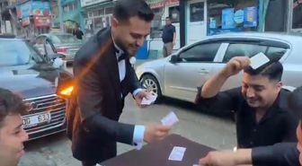 Saimbeyli'de Yola Masa Kuran Gençler Gelin Arabasını Durdurup Harçlık Aldı