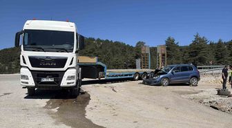 Kastamonu'da Tır ile Otomobil Çarpıştı: 4 Yaralı